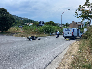 Scooterista contro furgone in zona Brancadoro: elitrasportato a Torrette